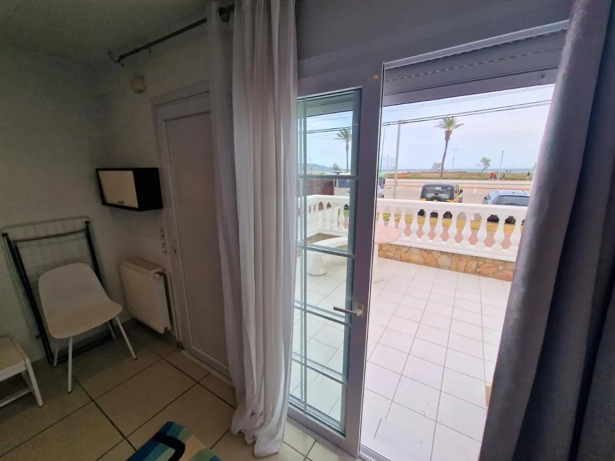 אמפוריבראבה Villa Promenade Terrace