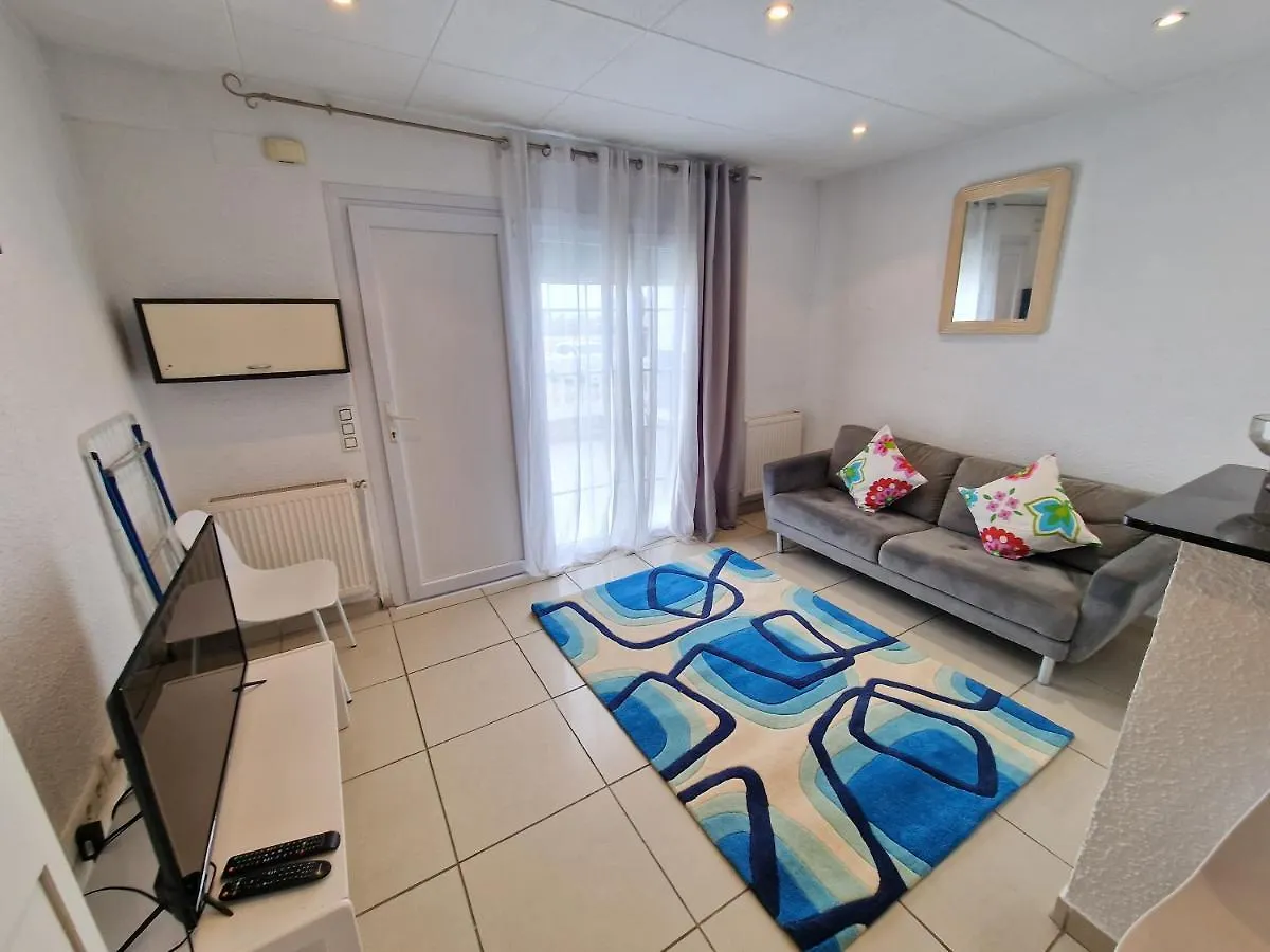בית נופש אמפוריבראבה Villa Promenade Terrace ספרד