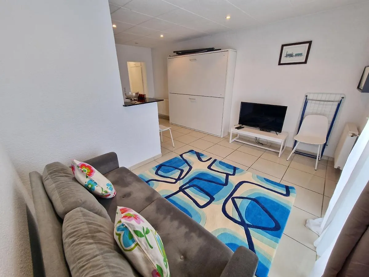 אמפוריבראבה Villa Promenade Terrace בית נופש